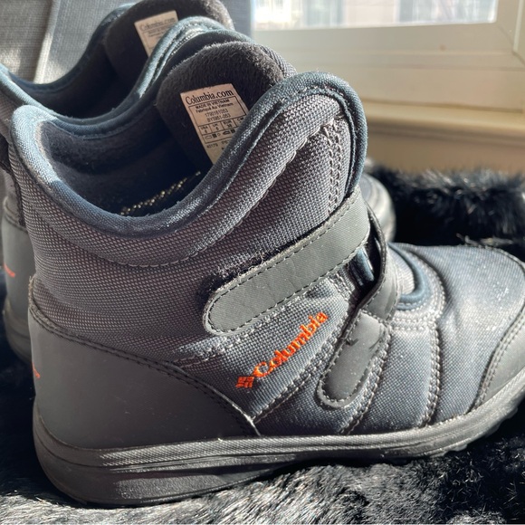 Boys Columbia snow boots size 6- great condition - Picture 6 of 9